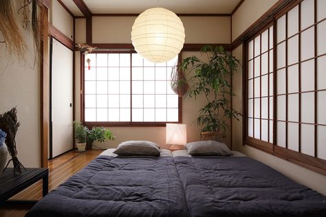 Japanese Style Bedroom, Tokyo Apartment, Japanese Apartment, Japanese Bedroom, Japanese Home Design, Sweden House, Japanese Style House, Traditional Japanese House, Japan Home