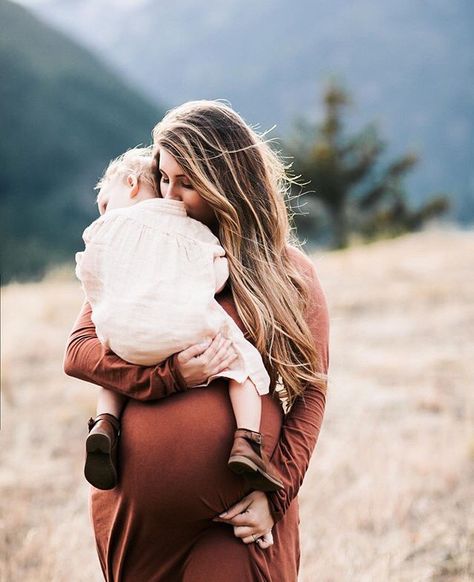 Rachel Hawthorne Photography Family Maternity Pictures, Fall Maternity Photos, Maternity Photography Family, Maternity Photography Poses Outdoors, Outdoor Maternity Photos, Maternity Photo Outfits, Maternity Photography Poses Pregnancy Pics, Maternity Photography Outdoors, Baby Fotografie