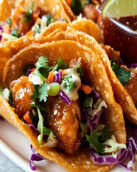 Chicken Wonton Tacos Recipe - Crispy, Flavorful & Easy to Make Applebees Chicken Wontons, Wontons Wrapper Recipes, Wonton Tacos Recipe, Applebees Chicken, Chicken Wonton Tacos, Soy Sauce Stir Fry, Wonton Tacos, Quick Appetizer, Chicken Wontons