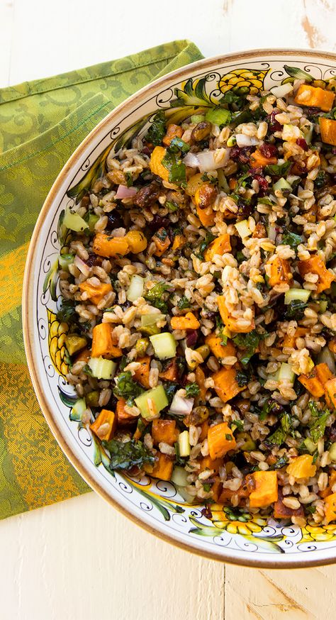 Grain Salad Recipes, Farro Salad Recipes, Farro Recipes, Sweet Potato Kale, Holiday Side Dish, Farro Salad, Grain Salad, Holiday Side, Hearty Salads