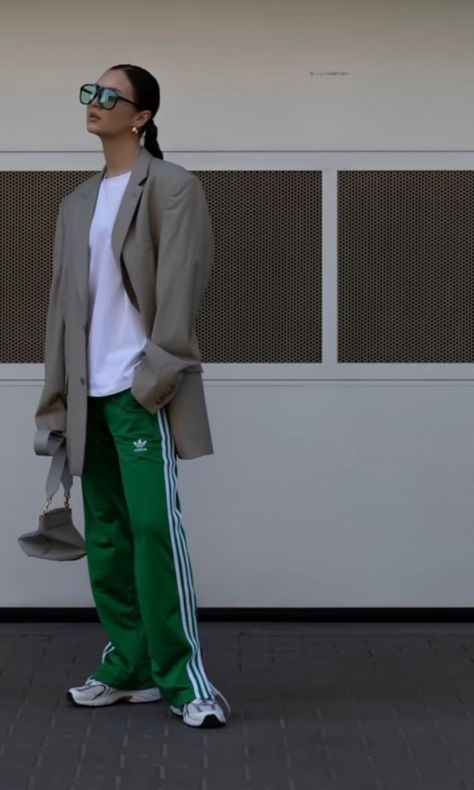 Green Adidas Track Pants, Green Adidas Pants, Track Suit Outfit, Adidas Track Pants Outfit, Adidas Street Style, Adidas Hose, Looks Adidas, Track Pants Outfit, Adidas Fashion