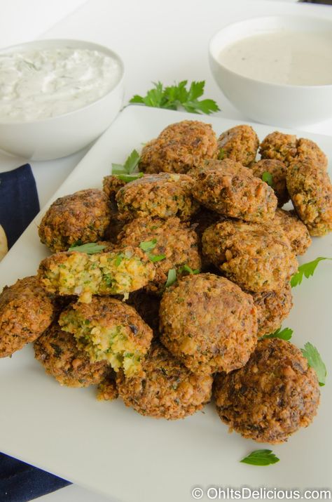 Falafel Recipe Canned Chickpeas, Quick Falafel Recipe, Chickpea Falafel Recipe, Falafel With Canned Chickpeas, Best Falafel Recipe, Chickpea Falafel, Vegan Falafel Recipe, Falafel Recipe Easy, Falafel Burgers