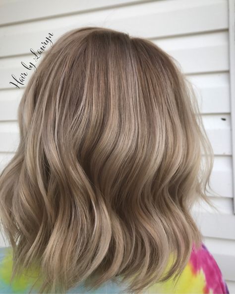 Cool Blonde Balayage Hair, Blonde Hair With Cool Brown Lowlights, Light Creamy Brown Hair, Creamy Blonde Brown Hair, Mushroom Blonde Lowlights, Blonde Lowlights Short Hair, Beige Blonde Hair Root Smudge, Low Maintenance Hair Color Dark Blonde, Darker Toned Blonde Hair