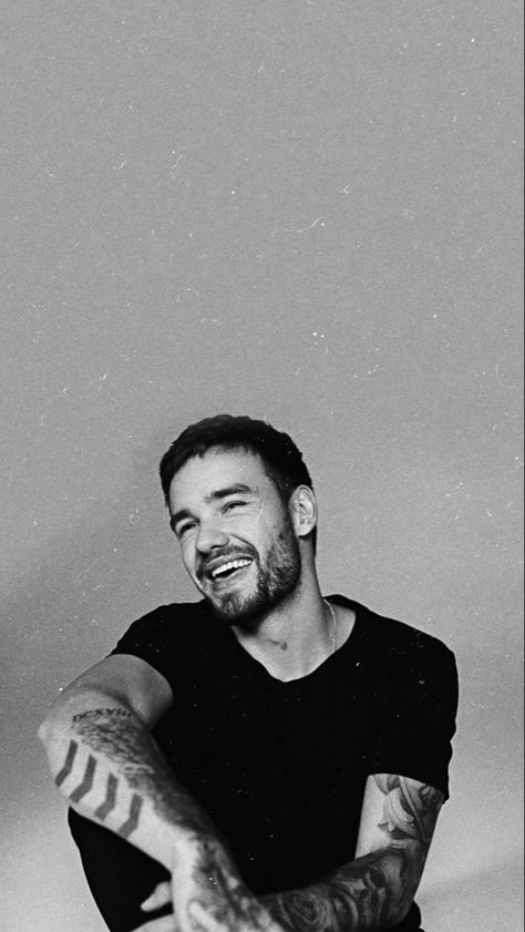 Liam Payne Black And White Aesthetic, Liam Payne Aesthetic Wallpaper, Liam Payne Black And White, Liam Payne Aesthetic, Liam Payne Wallpaper, Nidhhi Agerwal, Colour Wall, One Direction Wallpaper, Birthday Inspo