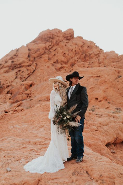 Neutral Bridal Party, Ranch Couple, Western Wedding Photos, Cowboy Bride, Small Town Wedding, Valley Of Fire Wedding, Red Rock Wedding, Wedding Ranch, Fire Wedding