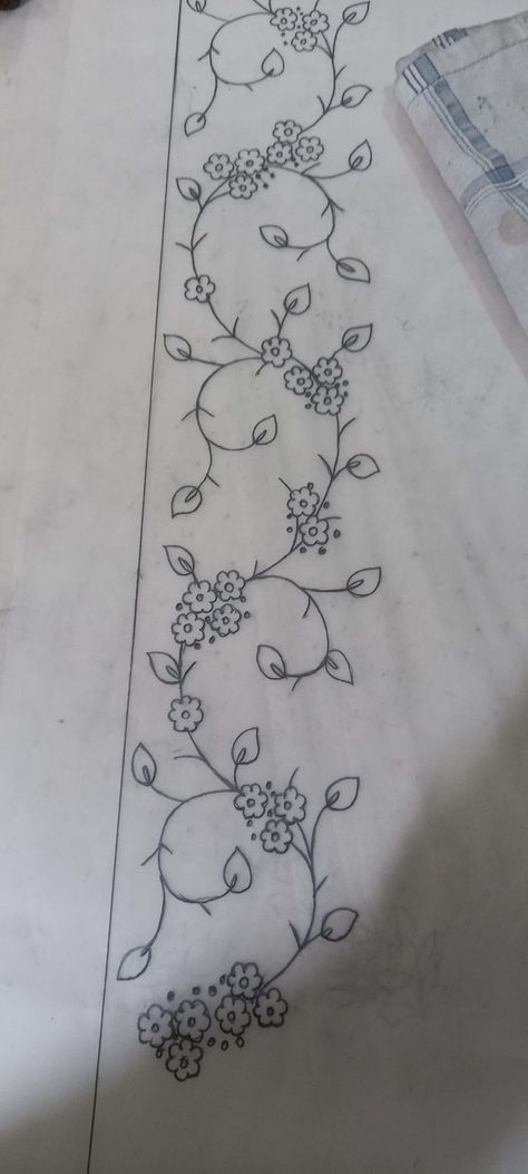 Hand Work Embroidery Border, Embordery Patterns Design Flower, Border Hand Embroidery Designs Patterns, Flower Pattern Drawing, Fabric Stamping, Diy Embroidery Patterns, Border Embroidery Designs, Hand Embroidery Tutorial, Handmade Embroidery Designs