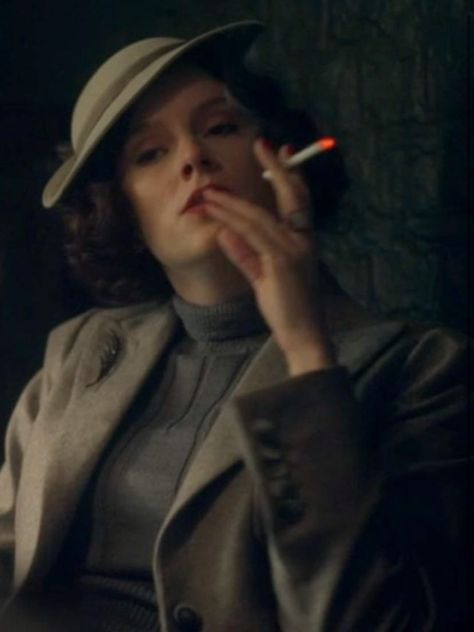 Sophie Rundle Peaky Blinders, Ada Shelby Outfit, Ada Peaky Blinders, Peaky Blinders Women, Ada Shelby, 20s Aesthetic, Classic Style Icons, Sophie Rundle, Peaky Blinders Series