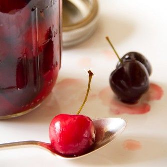 pickled cherries Pickled Cherries, Orange Mousse, Unique Pies, Strawberry Mojito, Canned Cherries, Peppermint Sugar, Ice Cream Pies, Sweet Cherries, In A Jar