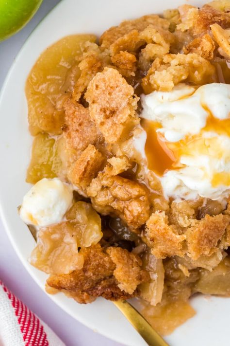 My Grandma's Apple Crumble - Kitchen Divas Apple Crumble With Oats, Fruit Crisp Recipe, Crisp Recipes, Apple Crumble Recipe, Sweet Apples, Fruit Crisp, Crumble Recipe, Cooked Apples, Grandmas Recipes