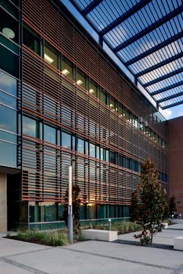 Medical Center Architecture, Shading Device, Healthcare Architecture, Sam Houston, Hospital Design, Medical Design, Healthcare Design, Rain Water Collection, Glass Facades