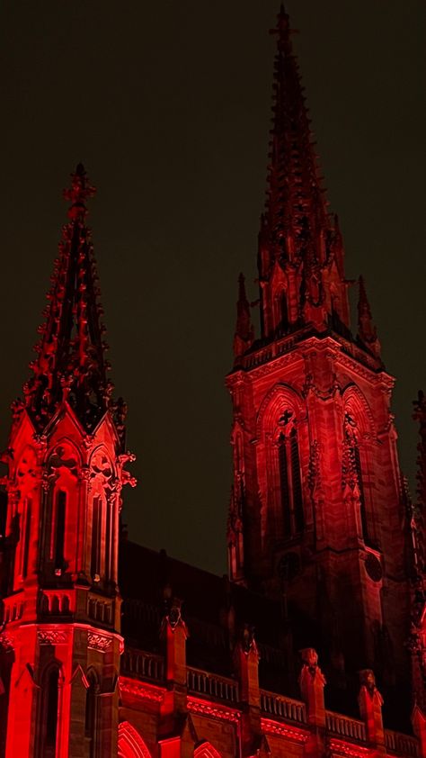 Arquitectura Wallpaper, Goth Architecture, Red Goth, Aesthetic Architecture, Red Gothic, Dark Red Wallpaper, Gothic Castle, Vampire Goth, Dark Christmas