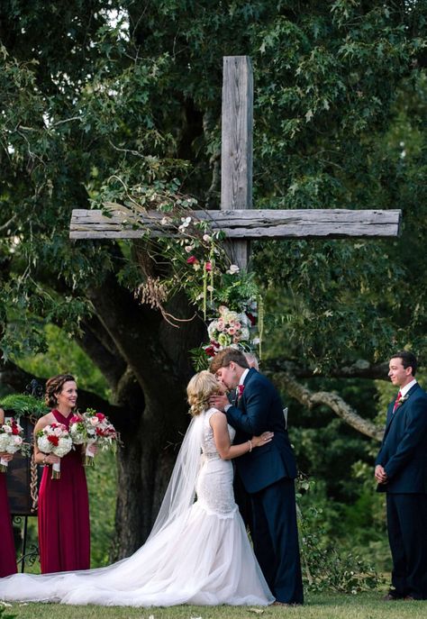 Mallard's Croft Wedding - Rustic Elegance - First Kiss - Smash Studios Photography Deer Mountain Inn Wedding, Stonehurst Cedar Creek Wedding, Quarry Lake Canmore Wedding, Wedding First Kiss From Behind, Studios Photography, Wedding Rustic, First Kiss, Rustic Elegance, Studio Photography