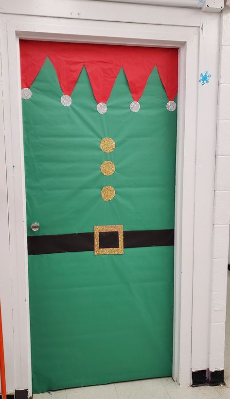 Feliz Navidad Classroom Door, Christmas Paper Door Decorations, Christmas Door Decorations Classroom Preschool, Easy Christmas Door Ideas, Simple Christmas Door Decorating Contest, Preschool Door Decorations For Christmas, Easy Christmas Door Decorating Contest, Door Design Christmas Classroom, Classroom Door Christmas Tree