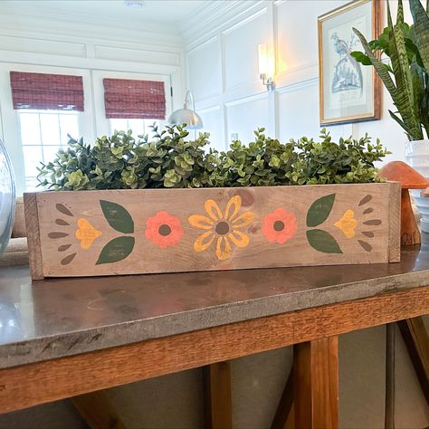 Painted Garden Beds Planters, Painted Planter Boxes Ideas, Flower Box Painting, Painted Flower Boxes Ideas, Planter Boxes Painted, Garden Box Paint Ideas, Painted Wooden Planters, Planter Box Painting Ideas, Flower Box Painting Ideas