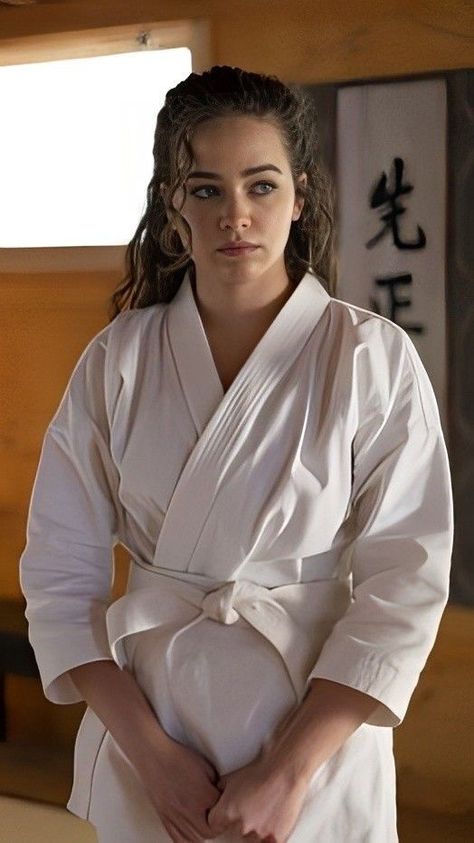 Cobra Kai Wallpaper, Mary Mouser, Karate Kid Cobra Kai, Kid Cobra, Martial Arts Workout, Chloe Grace Moretz, Sadie Sink, Chloe Grace, Karate Kid