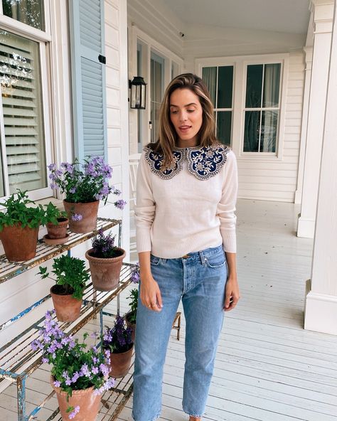 Gal Meets Glam Daily Look featuring Julia wearing Sea NY sweater and Goldsign jeans. Julia Berolzheimer Outfits, Cl Fashion, Gal Meets Glam Collection, Julia Berolzheimer, Friday Outfit, Sea Ny, Oversized Collar, Gal Meets Glam, Citizens Of Humanity Jeans