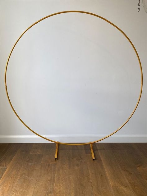 Gold Circle Backdrop, Gold Hoop Backdrop, Diy Backdrop Stand, Party Rental Ideas, Circle Arch, Christmas Advent Wreath, Deco Ballon, 16th Birthday Decorations, Janmashtami Decoration