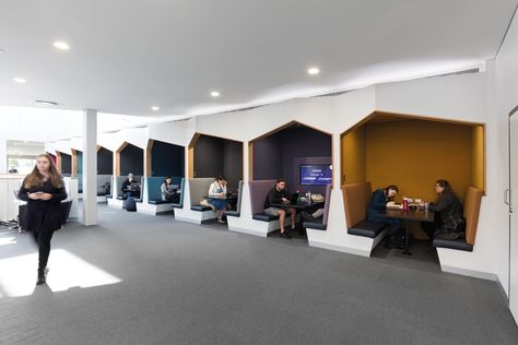 Gallery of Deakin University Burwood Student Plaza / ThomsonAdsett - 6 University Interior Design, Coworking Design, Deakin University, Library Study Room, University Lectures, Educational Design, Student Lounge, Meeting Room Design, Design University