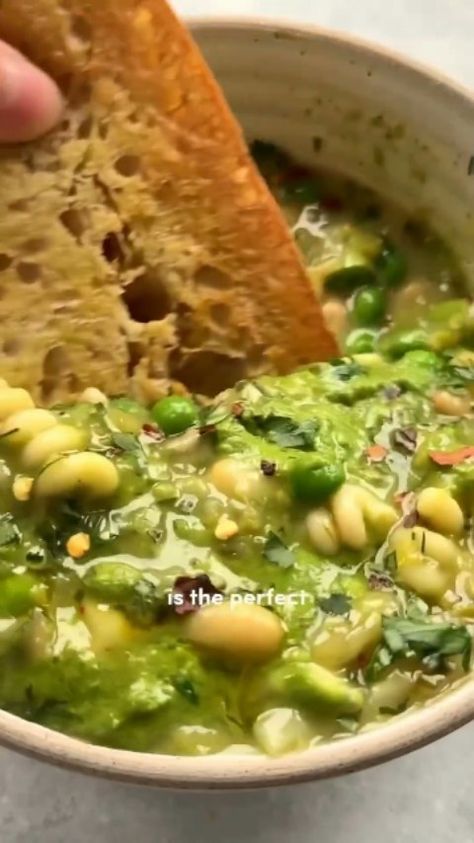 Vegan Recipes | HERBY GREEN MINESTRONE 🌱 by sarahsveganrecipes Recipe: Recipe serves 3-4 For the minestrone: 1 tbsp extra virgin olive oil 2 celery… | Instagram How To Grill Asparagus, Green Minestrone, Grill Asparagus, Frozen Vegetable Recipes, Asparagus Grilled, Easy Asparagus Recipes, Best Asparagus Recipe, Dried Pasta, Grilled Asparagus Recipes