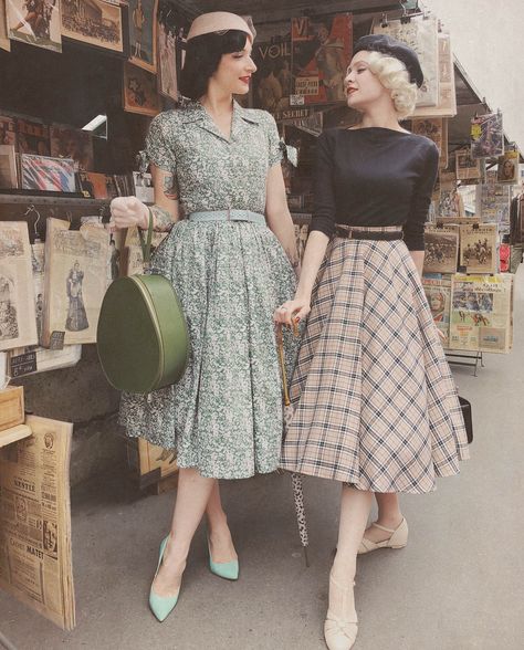 Tell me who are you friends and I’ll tell you who you are. ♥️ So happy to know these lovely ladies @stella_rose_cherry and @missalba.banana… Moda Pin Up, Retro Vintage Dress, 1950 Fashion, Look Retro, Vintage Inspired Fashion, Vintage Inspired Outfits, 1940s Fashion, Moda Vintage, 50s Fashion