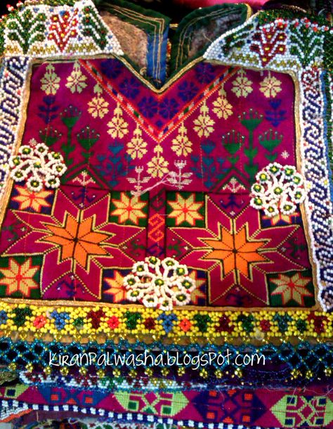 Pashtoons and Afghans have a very rich traditional culture. Its colorful dresses and frocks are very much popular. They looks very fabulous... Afghani Embroidery Designs, Afghani Embroidery, Afghan Embroidery, Pakistan Art, Afghan Culture, Afghan Style, Afghani Clothes, Kutch Work Designs, Asian Textiles