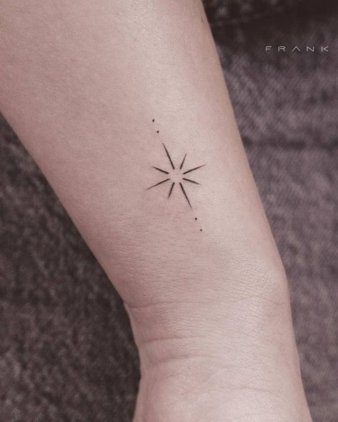 Minimalist North Star tattoo on the wrist. Ster Tattoo, North Star Tattoo, Herz Tattoo Klein, North Star Tattoos, Design Tatuaje, Star Tattoo Meaning, Small Star Tattoos, Tattoo Store, Pola Tato