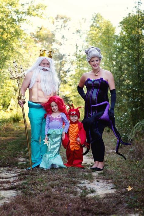 The Little Mermaid themed family Halloween costumes Themed Family Halloween Costumes, Costume Halloween Famille, Diy Fantasia, Anime Festival, Best Group Halloween Costumes, Mermaid Halloween Costumes, Themed Halloween Costumes, Little Mermaid Costume, Baby Kostüm