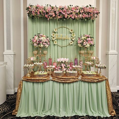 CANDY TABLE, FLORIST, DESIGNER & RENTALS (@blossombloomsevents) • Instagram photos and videos Quince Main Table Ideas, 30 Birthday, Candy Table, Floral Designer, 15th Birthday, March 20, Flower Centerpieces, 16th Birthday, 30th Birthday