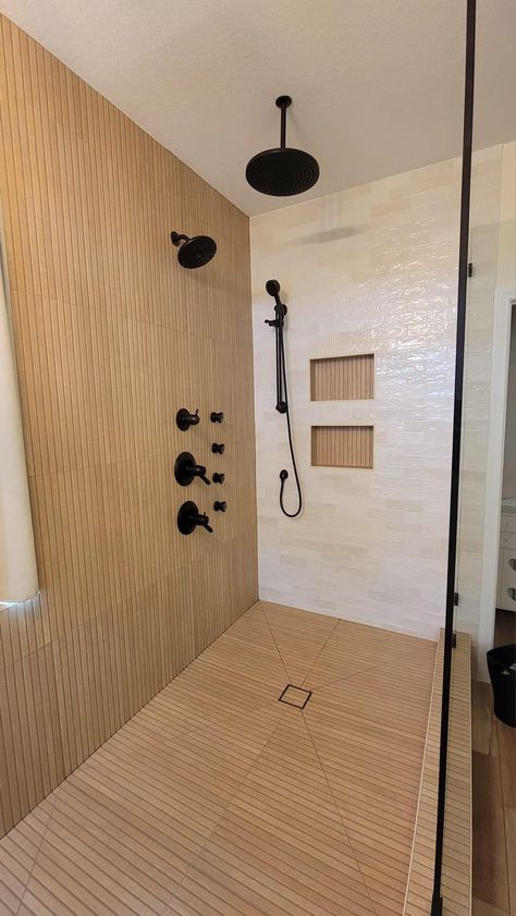 Modern Stand Up Shower Ideas, Large Walk In Shower Ideas, Walk In Shower With Half Wall, Curbless Shower Ideas, Tile Wall Bathroom, Half Wall Shower, Bathroom 2024, New Modern House, Bath Makeover