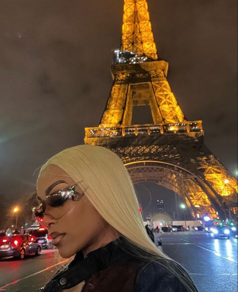 Rich Baddie, Flight Attendant Costume, Money Buys Happiness, Vision Board Pics, Luxury Lifestyle Women, Rich Girl Lifestyle, Vacation Mood, Paris Aesthetic, Luxury Lifestyle Dreams