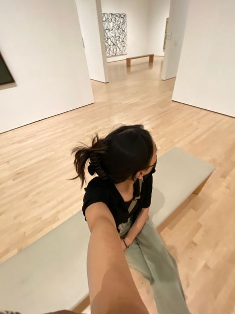 solo date museum art gallery .5 angle insta pose inspo hair inspo hair claw clip inspo sfmoma san francisco museum of modern art Solo Date, Inspo Hair, San Francisco Museums, Hair Claw Clip, Year Plan, Insta Inspo, Cut My Hair, Hair Claws & Clips, Museum Of Modern Art