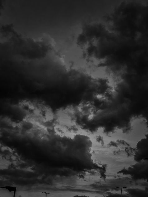 Black Background Aesthetic Photography, Sky Pictures Black And White, Black Sky Aesthetic Wallpaper, Black And White Night Aesthetic, Dark Sky With Clouds, Black And White Clouds Aesthetic, Black Aesthetic Clouds, Sky Aesthetic Black And White, Sky Black And White Aesthetic