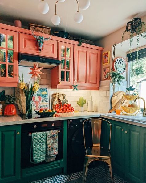 Funky Kitchen, Eclectic Kitchen, Boho Kitchen, Kitchen Redo, Eclectic Home, Kitchen Colors, Dream House Decor, Dream Home Design, Decor Kitchen