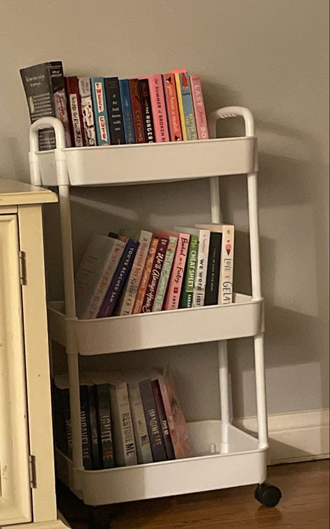 Cute Book Cart Ideas, Book Cart Aesthetics, Small Bedroom Bookshelves, Ikea Trolley Ideas Bedroom, Book Carts Aesthetic, Bookshelf Cart, Book Trolley, Book Carts, Ideas Habitaciones