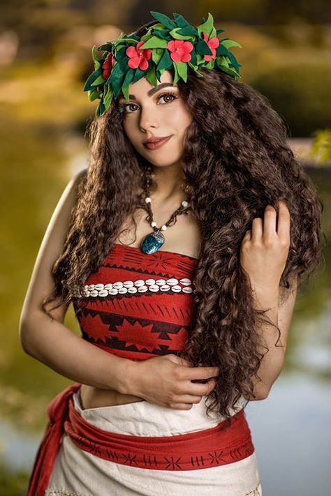 Summer is back in Germany!  Today I want to show you one more picture of a tropical princess Moana by Kurori Cosplay    Moana Disney's Moana  Photographer: A.Z.Production Cosplay Photography Cosplayer: Kurori Cosplay  Find more pictures on Facebook https://ift.tt/2tJoC5M Brown Hair Cosplay, Moana Makeup, Disney Character Cosplay, Tropical Princess, Lilo Costume, Moana Halloween Costume, Princess Party Costume, Moana Cosplay, Disney Princess Cosplay