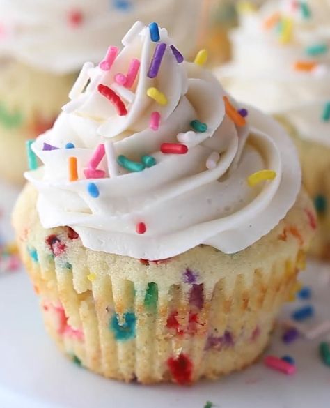 Funfetti Cupcakes Best Carrot Cupcake Recipe, Caramel Cupcakes Recipe, Moist Carrot Cake Cupcakes, Carrot Cake Cupcakes Recipe, Homemade Funfetti Cupcakes, Funfetti Cupcake Recipe, Carrot Cupcake Recipe, Easy Salted Caramel, Boston Cream Cake