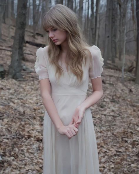 Taylor Swift Safe And Sound, Taylor Swift Folklore Era, Folklore Era, About Taylor Swift, Taylor Swift Dress, Debut Photoshoot, Taylor Swift Folklore, Matric Dance, Safe And Sound