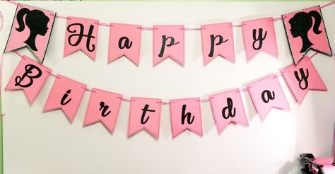 Barbie birthday banner #barbietheme #birthdayparty #partyideas #barbie #ideasparafiestas #diy #handmade #creations #birthdaybanner  More items to see on FB and IG @creationswithgrace Barbie Banner, Barbie Birthday Banner, Party Banner Template, Barbie Cupcakes, Barbie Invitations, Happy Birthday Banner Printable, Birthday Banner Template, Barbie Party Decorations, Free Barbie