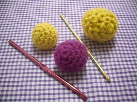 How To Crochet A Small Ball, Crochet Cat Ball Pattern, Small Crochet Ball, Small Crochet Ball Free Pattern, Small Ball Crochet Pattern, Crochet Ball Pattern, April Flower, Crochet Balls, Crochet Alphabet