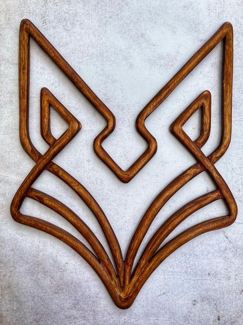 A Celtic style fox carving inspired by... - Knight Woodcraft Celtic Fox Design, Celtic Knot Embroidery, Celtic Fox Tattoo, Viking Designs Pattern, Fox Carving, River Goddess, Celtic Animals, Camper Interior Design, Fox Drawing