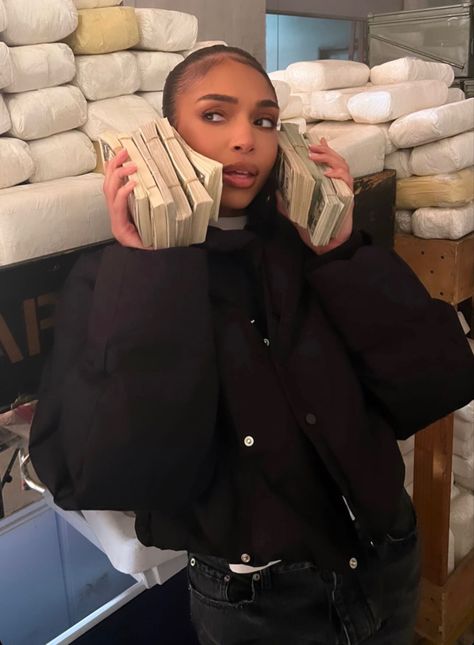 Lori Harvey, Money, Instagram