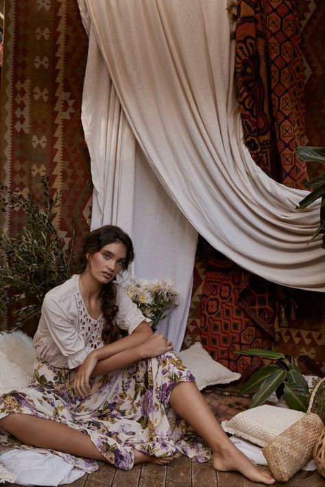 Tropical Photoshoot, Bohemian Photoshoot, Bohemian Studio, Afghanistan Culture, Beautiful Boho Dresses, Collection Photography, Photoshoot Backdrops, Bohemian Diesel, Carpet Bohemian