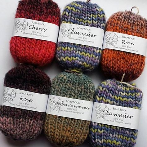 If you’re a fan of knitting gifts you’re going to love these knitted soap socks. The pattern is simple and yet so adorable and everybody is going to love it. Do you know how it feel to get a gift that you actually want? This is THAT type of gift. And,if the soap is hand … Projek Mengait, Almond Soap, Small Knitting Projects, Felted Soap, Gingerbread Lady, Soap Bag, Knitted Wit, Sock Patterns, Fun Craft