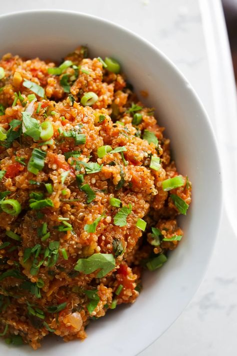 Quinoa Eetch (Armenian Tomato Herb Salad) - Kalie Stephan Armenian Salad Recipe, Armenian Salad, Arabic Dishes, Uni Meals, Armenian Food, Bulgur Salad, Making Quinoa, Armenian Recipes, Food Types