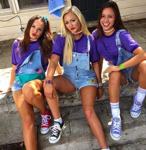 Lovely sorority sisterhood beauties. 90s Themed Outfits Party, 90s Day Outfit, 90s Bachelorette Party Outfit, Back To The 90s Party Outfit, 90s Night Party Outfit, Decades Day Spirit Week, Decades Day Outfits, 80s Dress Up, Decades Day