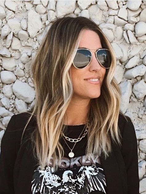 Brown Ombre With Money Piece, Blonde Faded Into Brown, Dark Brown With Blonde Face Framing, Transition From Blonde To Brunette Natural Colors, Trendy Outfits With Blazers, Long Layered Hair With Money Piece, Bangs And Extensions, Haulage With Money Piece, Brunettes With Blonde Hair