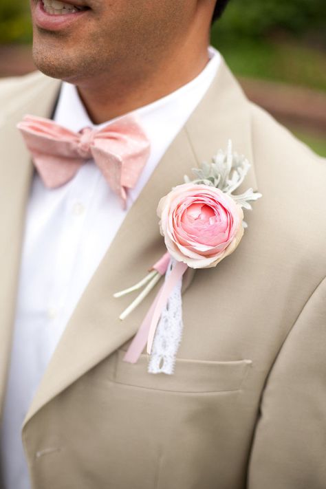 Gold Wedding Groomsmen, Wedding Bridesmaids And Groomsmen, Wedding Rose Gold Theme, Blush And Gold Wedding, Mens Wedding Suits, Rose Gold Theme, Wedding Blush, Pink Wedding Inspiration, Wedding Groomsmen