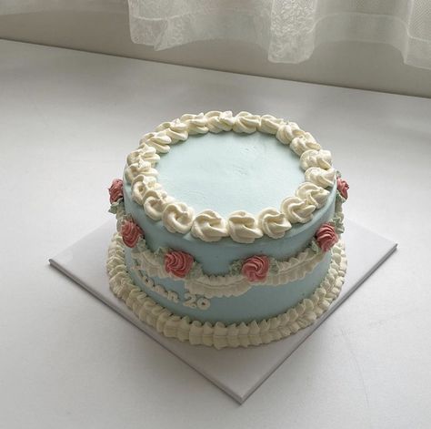 @c._.ake Croquette Cake, Birth Cakes, Blue Birthday Cakes, Small Birthday Cakes, Chocolate Chip Pecan Cookies, Vintage Birthday Cakes, Homemade Chocolate Cake, Mini Cakes Birthday, Creative Cake Decorating