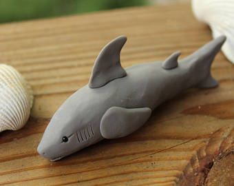 Clay Shark, Crea Fimo, Clay Crafts For Kids, ดินปั้น Polymer Clay, Polymer Clay Figures, Sculpey Clay, Tanah Liat, Polymer Clay Animals, Clay Figurine