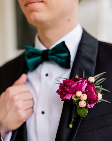 Shout out to Keith and his groom style. That green velvet bow tie with a crisp, classic black tux was the perfect look for his October wedding here at CJ's Off the Square. Tag someone who needs a little #groominspo.⁣ Photography: @johnmyersphotography Venue: CJ's Off the Square Mauve Boutonniere, Colorful Boutonniere, John Myers, Emerald Velvet, Groom Tux, Velvet Bow Tie, Black Suit Wedding, Nashville Wedding Venues, Velvet Tie